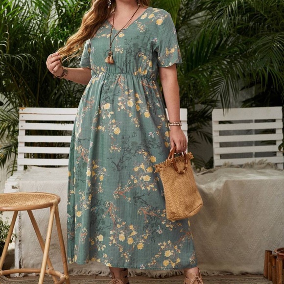Plus Green Floral A-line V neck Midi Dress - Picture 6 of 6
